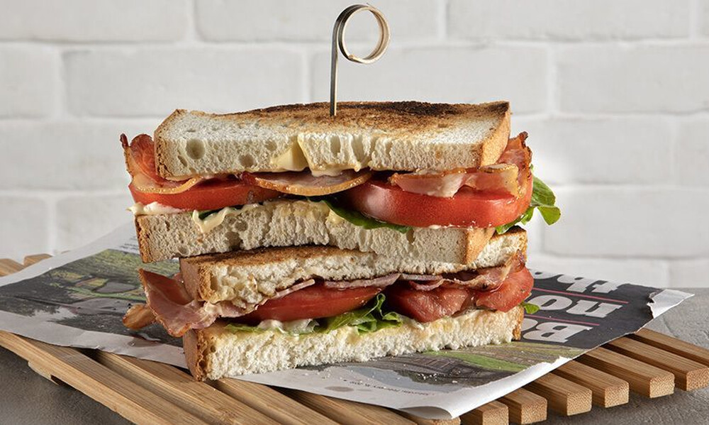 Άκης Πετρετζίκης: BLT σάντουιτς