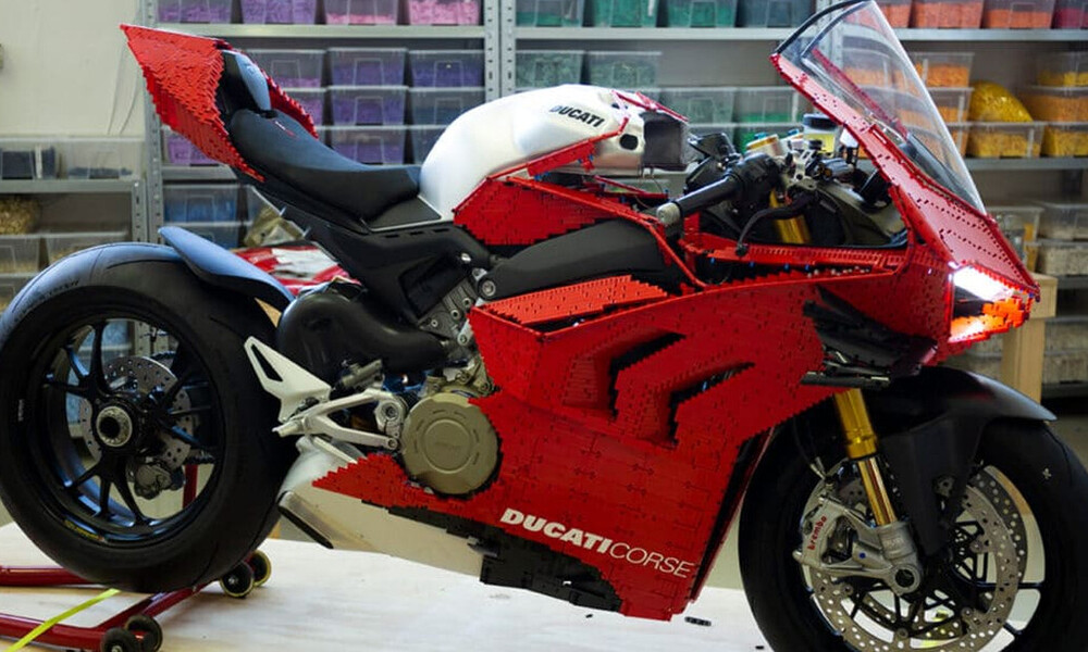 Αυτή η Ducati Panigale V4 είναι φτιαγμένη εξ ολοκλήρου από LEGO