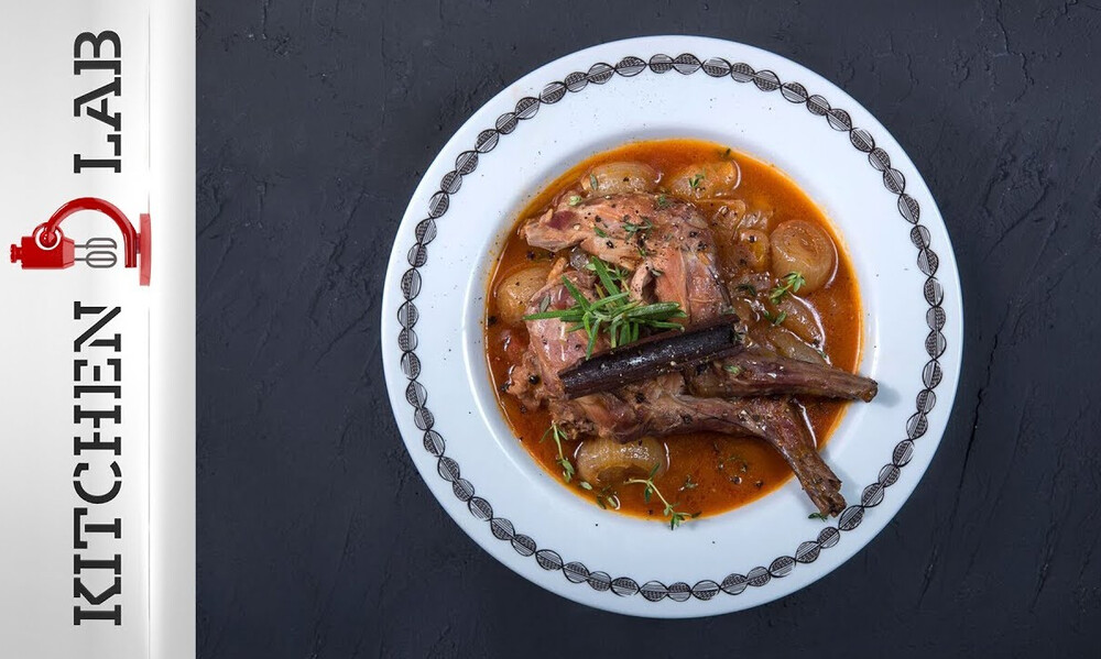 Άκης Πετρετζίκης: Κουνέλι στιφάδο