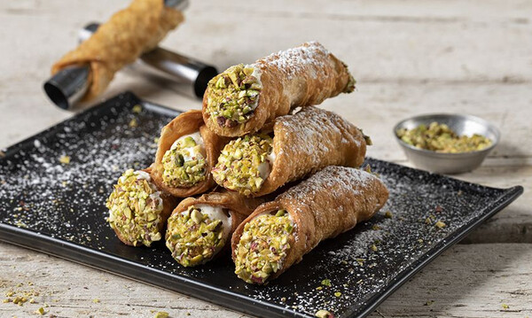 Άκης Πετρετζίκης: Cannoli