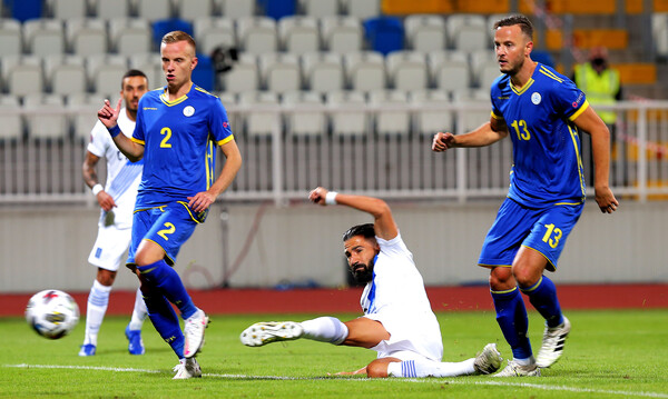 Κόσοβο-Ελλάδα 0-2: Κλειδώνει τη νίκη η Εθνική με Σιόβα (video+photos)