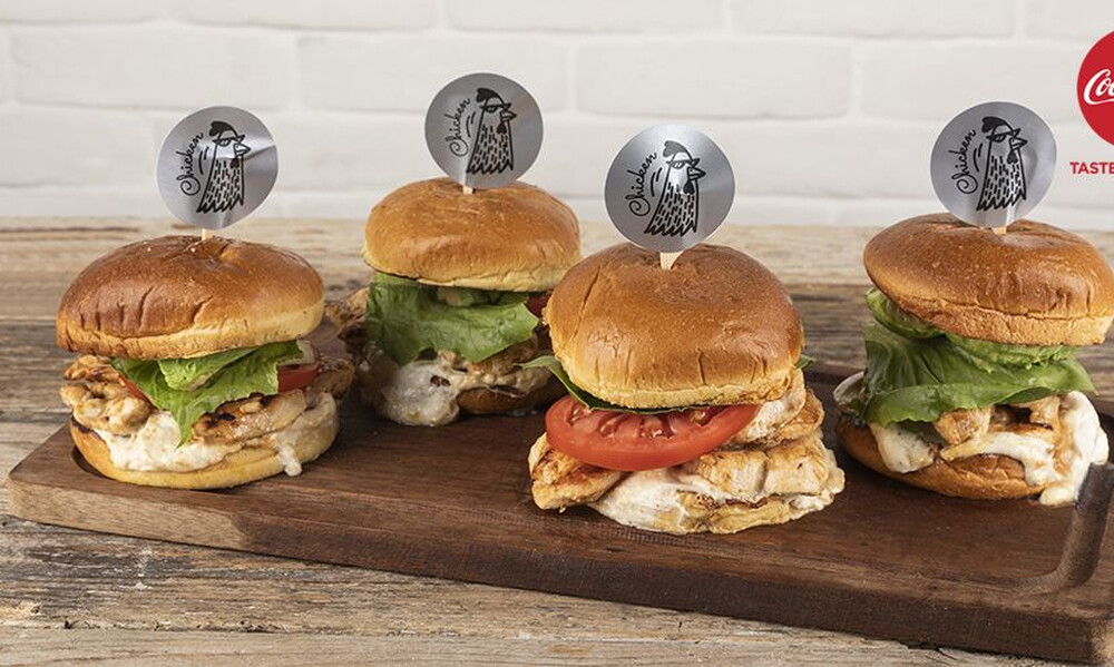 Άκης Πετρετζίκης: Healthy burger με κοτόπουλο