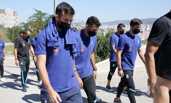 «Κόλλησαν» στην Αθήνα επτά παίκτες της Εθνικής!
