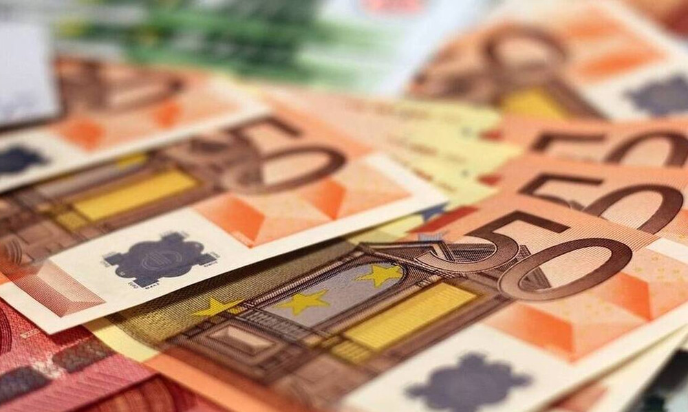 Πότε θα πληρωθεί το δώρο Χριστουγέννων - Ποιοι θα το λάβουν «ψαλιδισμένο» 