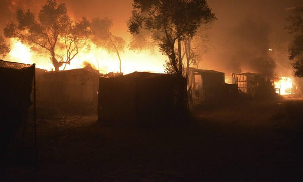 Κόλαση επί Γης στη Μόρια: Κάηκε ο καταυλισμός – Πάνω από 12.000 άτομα χωρίς στέγη