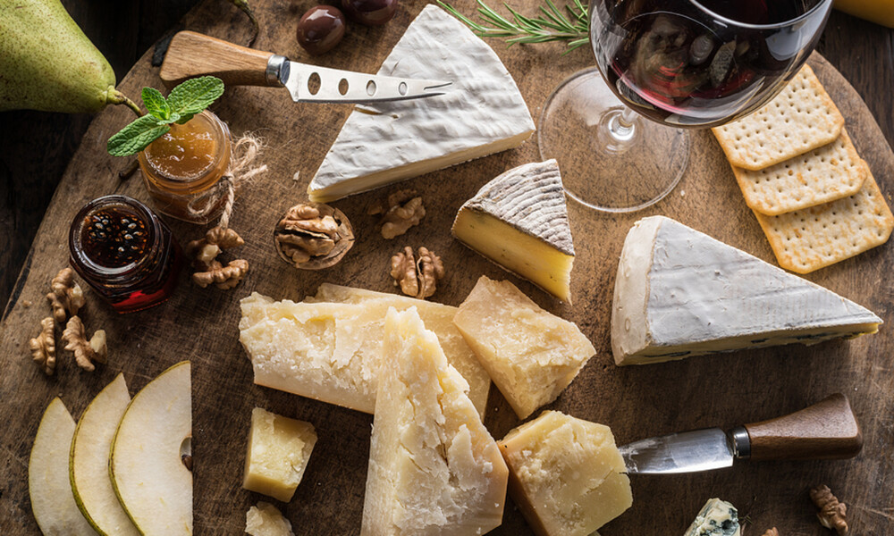 Κορεσμένα λιπαρά: 10 τυριά που πρέπει να καταναλώνετε με μέτρο (εικόνες)