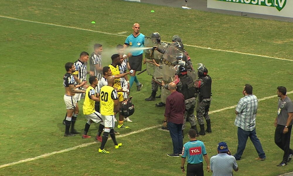 Παίκτες διαμαρτυρήθηκαν στον διαιτητή και η αστυνομία τους… ψέκασε (photos+video)