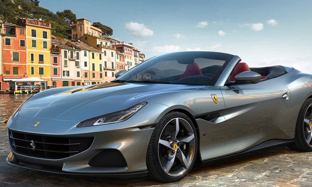 Ο καθαρός ουρανός της Ferrari Portofino αστραπές δεν φοβάται