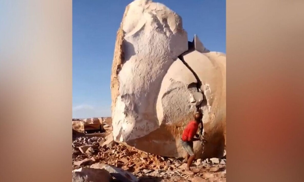 Φοβερό: Άνδρας σπάει ογκόλιθο στη μέση χωρίς μηχάνημα (video)