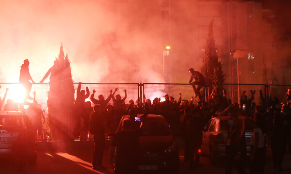 AEK-Βόλφσμπουργκ: «Κάηκε» το ΟΑΚΑ – Πανηγύρισαν με τον κόσμο τους οι «κιτρινόμαυροι» (videos+photos)
