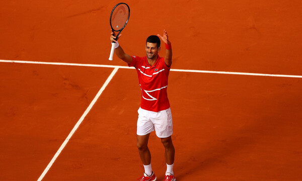 Roland Garros: Τα εύσημα Τζόκοβιτς σε Τσιτσιπά (video)