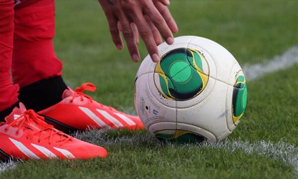 Παίκτης κατέρρευσε στο γήπεδο, «πάγωσαν» στην Αιτωλοακαρνανία (photos+video)