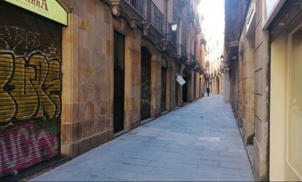 Αποστολή στη Βαρκελώνη: Μια κοσμοπολίτισσα βουβή και τρομαγμένη (photos+videos)