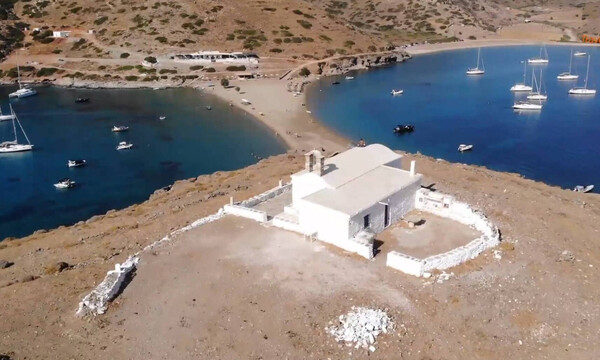 Κύθνος: Η... δίδυμη παραλία που μαγεύει (video)