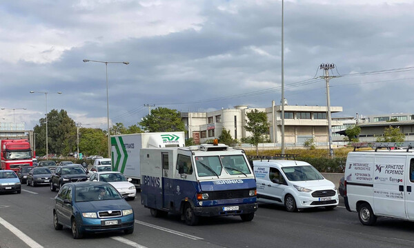 Κίνηση ΤΩΡΑ στην Αθήνα: Ουρές και μεγάλες καθυστερήσεις - Δείτε ποιους δρόμους πρέπει να αποφύγετε