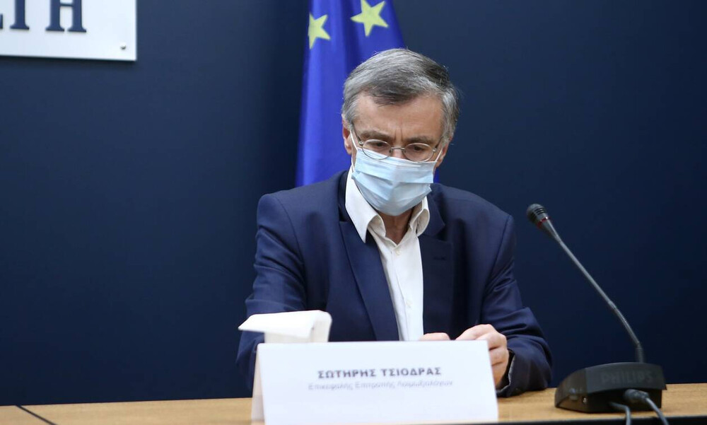 Κορονοϊός - Τσιόδρας: Αδύνατον να ελεγχθεί η διασπορά του ιού - Η μάσκα μόνη μας επιλογή