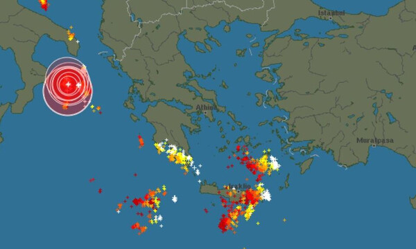 Καιρός - Live: Πού βρίσκονται αυτήν την ώρα οι κεραυνοί και οι καταιγίδες...