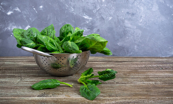 Σπανάκι: Τα μοναδικά οφέλη της τακτικής κατανάλωσης για την υγεία σας (εικόνες)