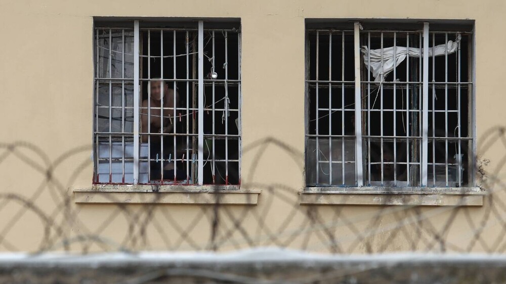 Σουβλιά, κινητά και κατσαβίδια: Αιφνιδιαστή έρευνα στις φυλακές Ναυπλίου, Κορυδαλλού και Δομοκού