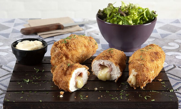 Άκης Πετρετζίκης: Κοτόπουλο Cordon Bleu στο τηγάνι