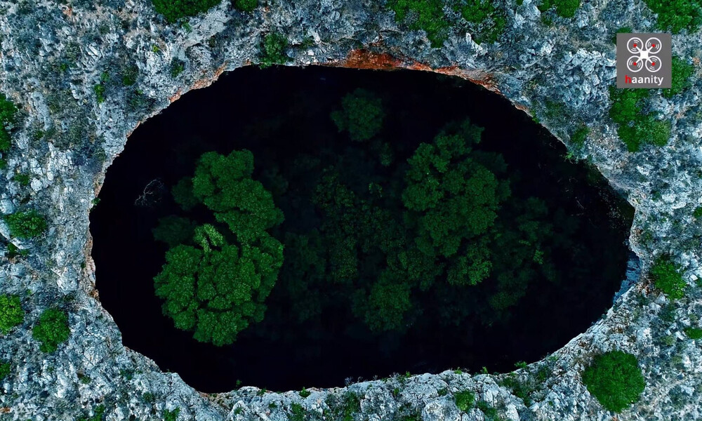 Η απόκοσμη «Μαύρη Τρύπα» της Μάνης (video)