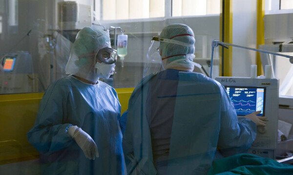 Κορονοϊός: Ανατριχιαστική δημοσίευση ακτινογραφιών από γιατρό - Δείτε τι προκάλεσε ο ιός σε ασθενείς