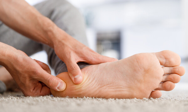 Σημάδια στα πόδια που «δείχνουν» πρόβλημα στο συκώτι (βίντεο)