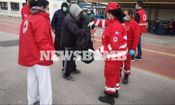 Ελληνικός Ερυθρός Σταυρός: Πάντα στο πλευρό των αστέγων - Δράσεις στήριξης στο λιμάνι του Πειραιά