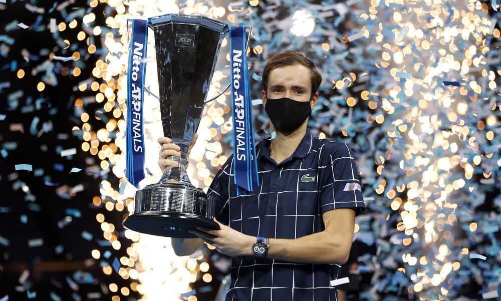 ATP Finals: Στον θρόνο του Τσιτσιπά ο Μεντβέντεφ (video)