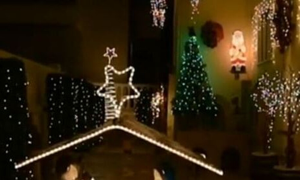 Χριστούγεννα: Αυτό είναι το πιο... στολισμένο σπίτι της Ελλάδας (video)
