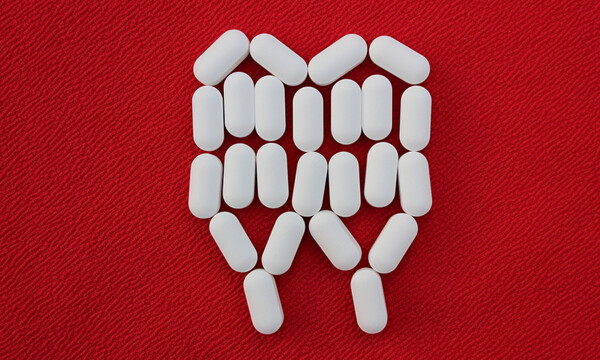 Ποια έλλειψη βιταμινών συνδέεται με προβλήματα των δοντιών (βίντεο)