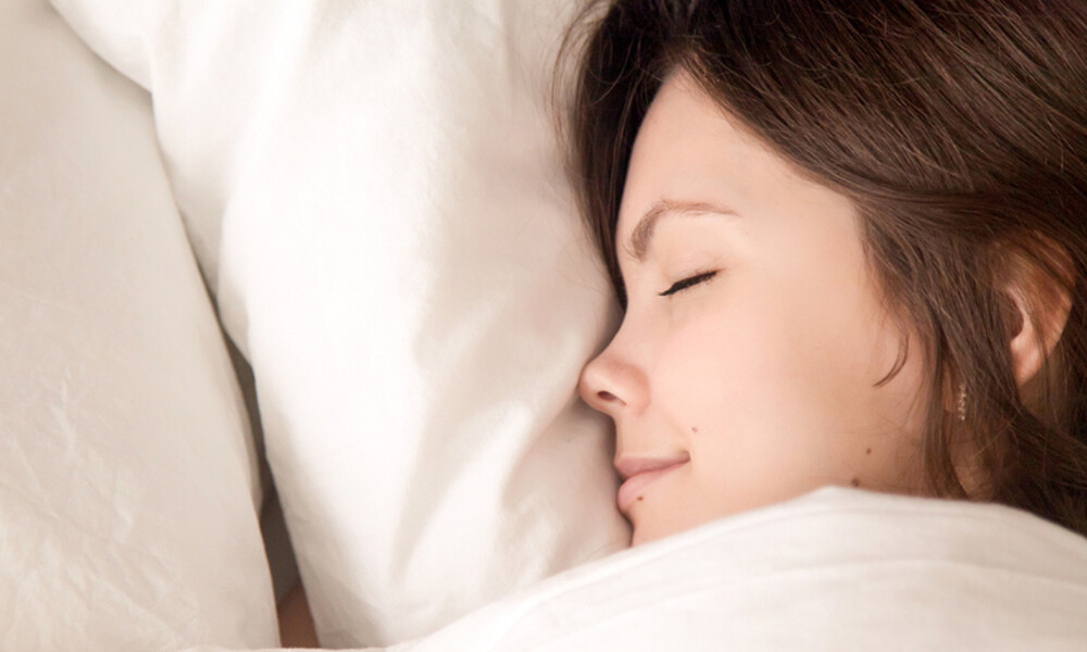 Τα θρεπτικά συστατικά που βελτιώνουν τον ύπνο & από πού θα τα λάβετε (εικόνες)
