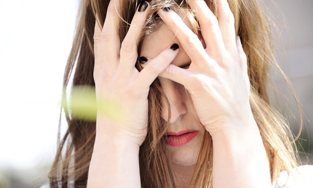 10 συμπτώματα κατάθλιψης που πρέπει να γνωρίζετε (εικόνες)