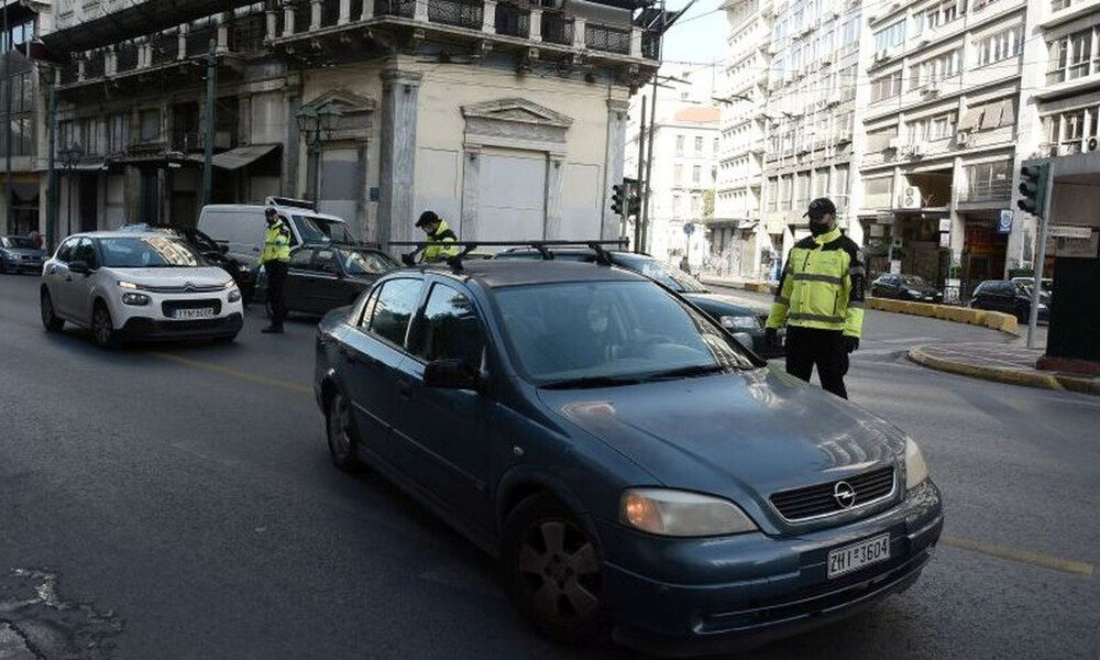 Lockdown: Πόσα άτομα επιτρέπονται στο αυτοκίνητο – Τι ισχύει για τις γιορτές