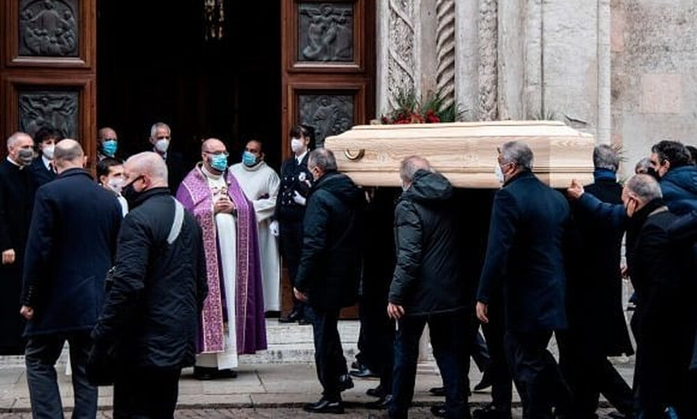 Ρόσι: Βεβήλωσαν την μνήμη του - Λήστεψαν το σπίτι του την ώρα της κηδείας (photos)