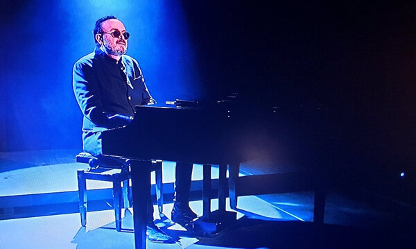 Ο Σταμάτης Γονίδης αποχαιρετά τη χρονιά με νέο τραγούδι! 