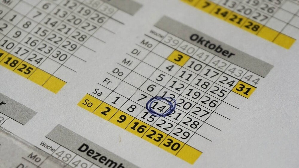 Αργίες 2021: Πότε πέφτουν τριήμερα και αργίες