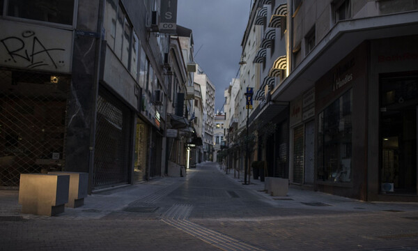 Lockdown: Ποια μέτρα παραμένουν σε ισχύ - Η απαγόρευση κυκλοφορίας και το ωράριο καταστημάτων