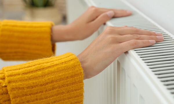 Παγωμένα δάχτυλα: Ποιες παθήσεις υποδεικνύει το σύμπτωμα (εικόνες)