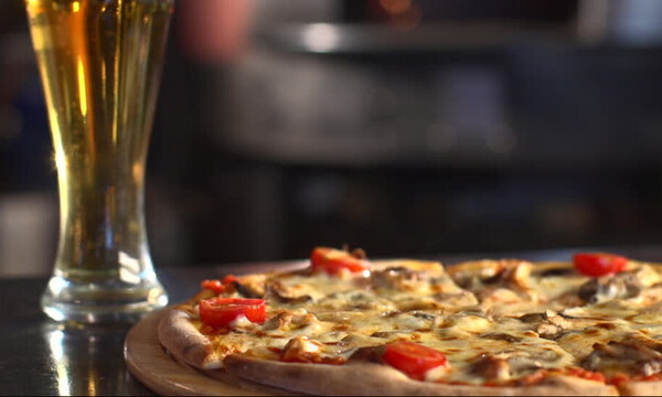 Μπίρα και Πίτσα: Ένας συνδυασμός που «ομορφαίνει» την αντροπαρέα