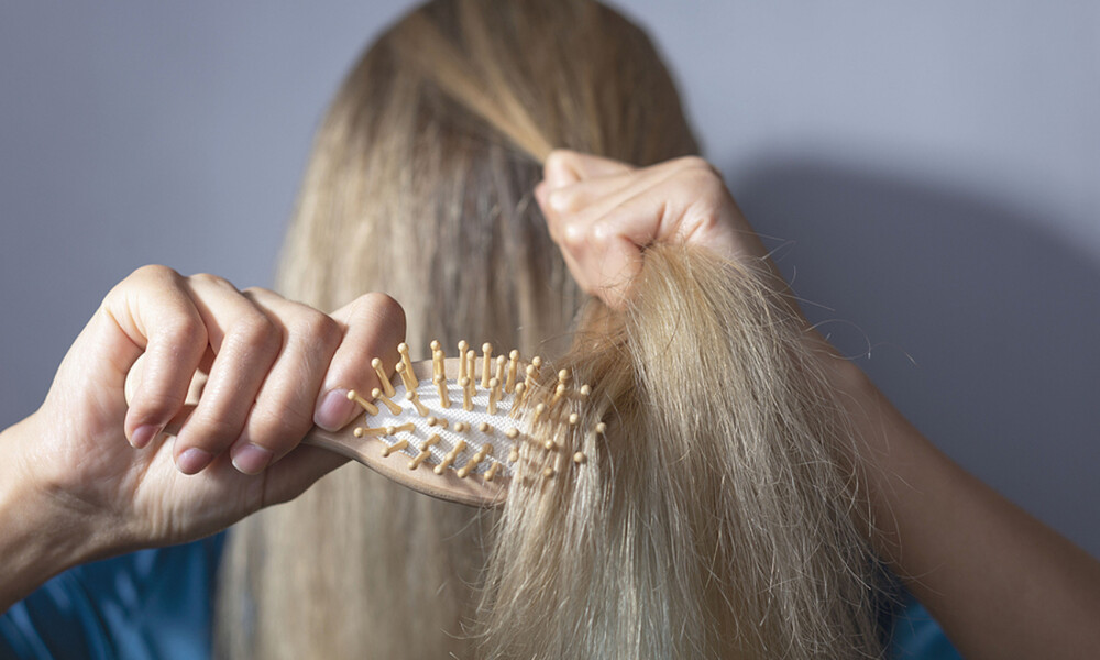 Ξηρά μαλλιά: Ποιες είναι οι πιθανές αιτίες και τι μπορείτε να κάνετε (εικόνες)
