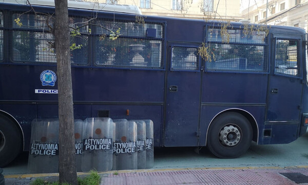 ΕΛ.ΑΣ.: Απαγόρευση συναθροίσεων για μια εβδομάδα σε όλη τη χώρα