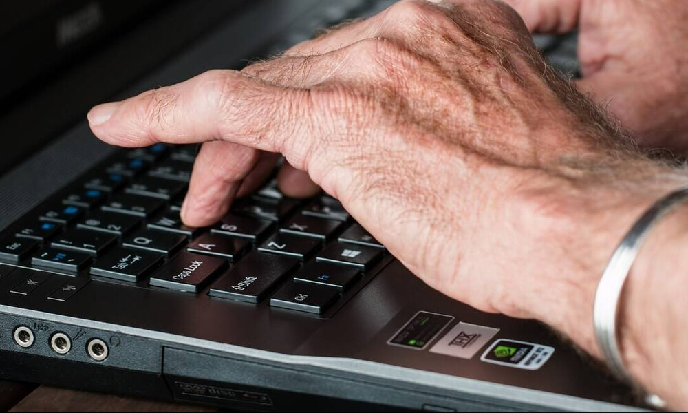 Hλεκτρονικές συναλλαγές: Σεμινάρια σε ηλικιωμένους για εύκολη και γρήγορη πρόσβαση στο διαδίκτυο