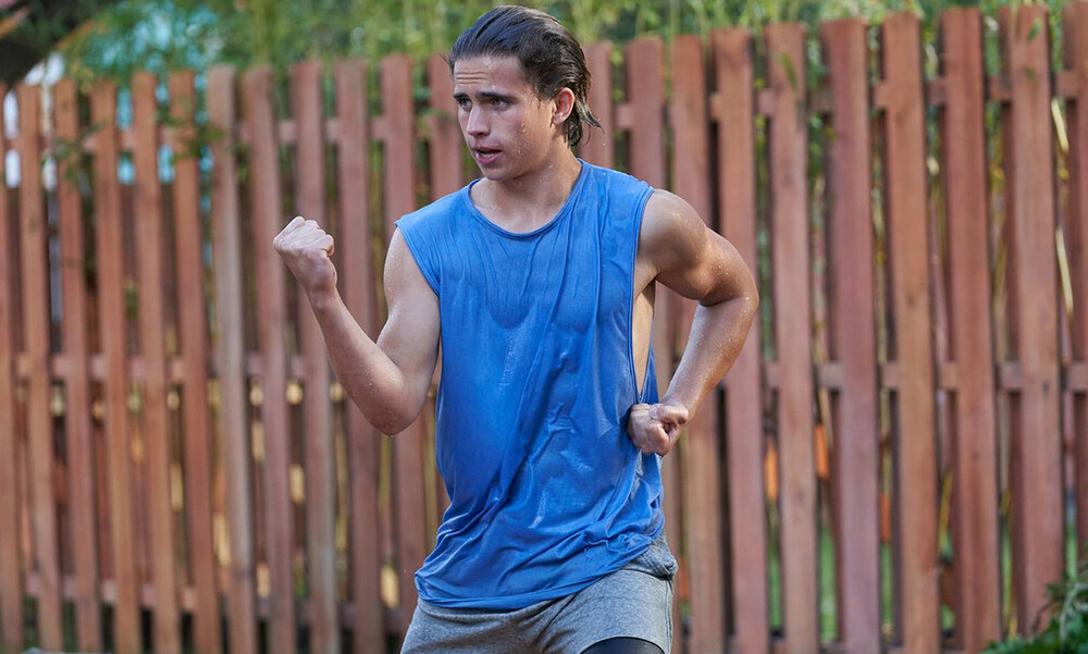 Οι ασκήσεις που μεταμόρφωσαν τον Tanner Buchanan σε Cobra Kai