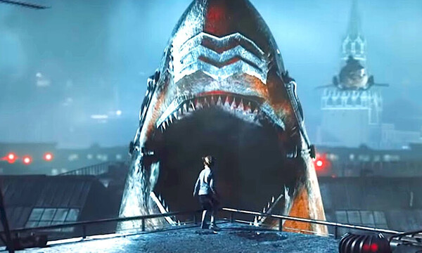 Υπάρχουν ταινίες με τέρατα που τις βλέπεις για να γελάσεις