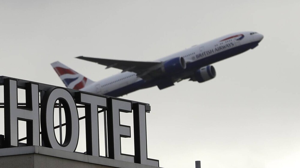 Βρετανία: Tίθεται σε εφαρμογή η 10ήμερη καραντίνα σε ξενοδοχείο για ταξιδιώτες «κόκκινων» χωρών