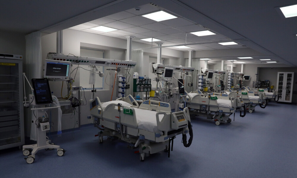 Κορονοϊός: Κατάσταση «πολέμου» στα νοσοκομεία της Αττικής - Διασωληνόνονται ασθενείς εκτός ΜΕΘ