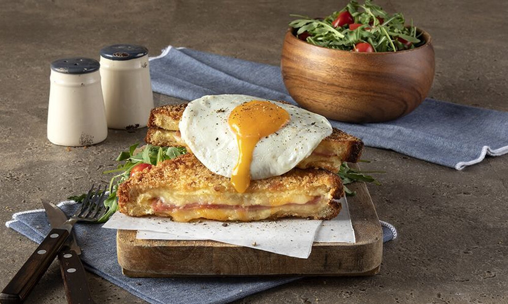 Άκης Πετρετζίκης: Deep-fried croque madame