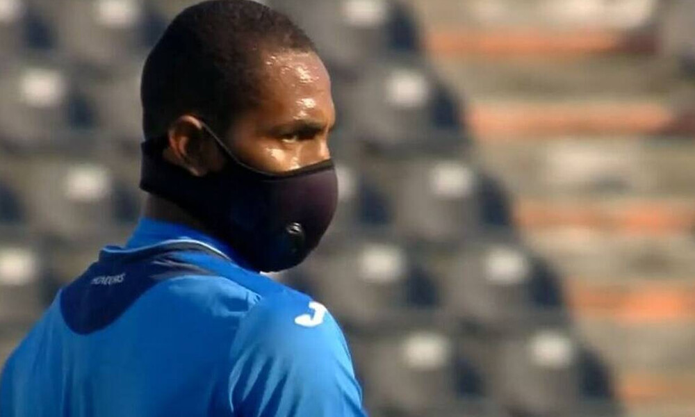 Ελλάδα-Ονδούρα: Με μάσκα παίζει ο Μπένγκτσον - Ο πρώτος ποδοσφαιριστής στον κόσμο (video)