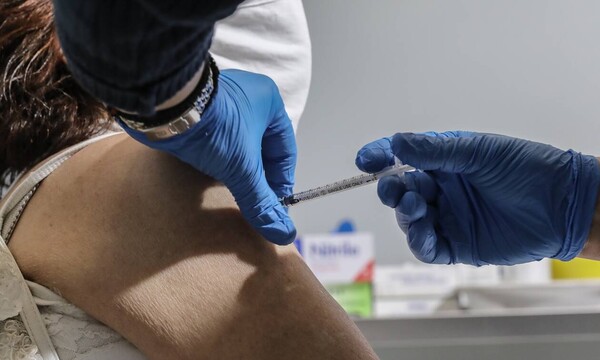 Κορονοϊός: Θρίλερ με 65χρονη στο Ίλιον - Νεκρή λίγο μετά τον εμβολιασμό της 